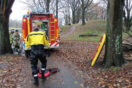 Hond uit water gered in Naarden-Vesting