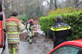 Brandweer dicht gaslek in Naarden