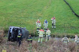Bestuurder van gecrashte auto spoorloos in Muiderberg