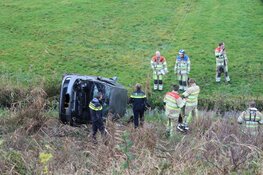 Bestuurder van gecrashte auto spoorloos in Muiderberg