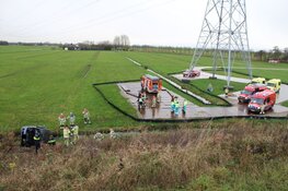 Bestuurder van gecrashte auto spoorloos in Muiderberg