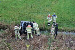 Bestuurder van gecrashte auto spoorloos in Muiderberg