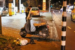 Scooterbestuurder onderuit door gladheid in Naarden