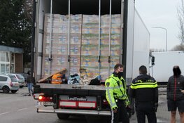 Zes &#39;vermoedelijke&#39; migranten achterin vrachtwagen aangetroffen