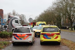 Vrouw overleden na aanrijding met vrachtwagen in Naarden