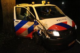 Politiebusje onderweg naar melding krijgt ongeluk