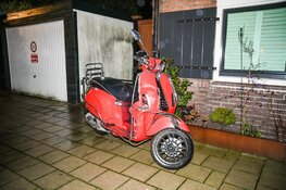 Scooterrijdster gewond na botsing