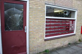 Spoor van vernieling bij winkelcentrum in Huizen