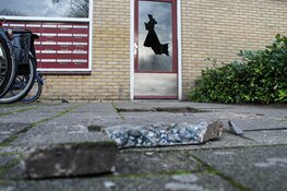 Spoor van vernieling bij winkelcentrum in Huizen