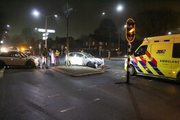 Veel schade bij ongeval op kruising in Huizen