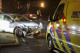 Veel schade bij ongeval op kruising in Huizen