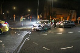 Veel schade bij ongeval op kruising in Huizen