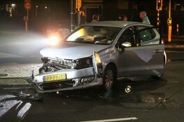 Veel schade bij ongeval op kruising in Huizen