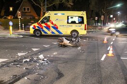 Motorrijder en auto in botsing in Huizen