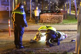 Botsing tussen auto en brommer in Huizen