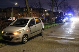 Botsing tussen auto en brommer in Huizen