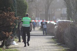 Straat afgezet door vrijgekomen gas in Huizen