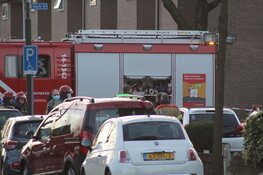 Straat afgezet door vrijgekomen gas in Huizen