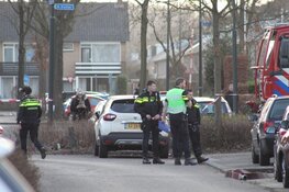 Straat afgezet door vrijgekomen gas in Huizen