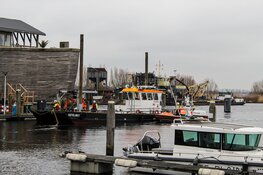 Werkboot van 25 ton weggesleept naar haven door KNRM