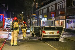 Auto vliegt in brand na technisch mankement