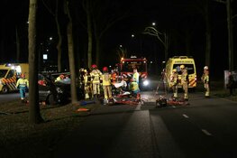 Bestuurder bestelbus zwaargewond na ongeval in Huizen