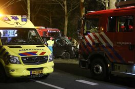 Bestuurder bestelbus zwaargewond na ongeval in Huizen