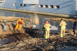 Jongetje bevrijd van eilandje in Huizen