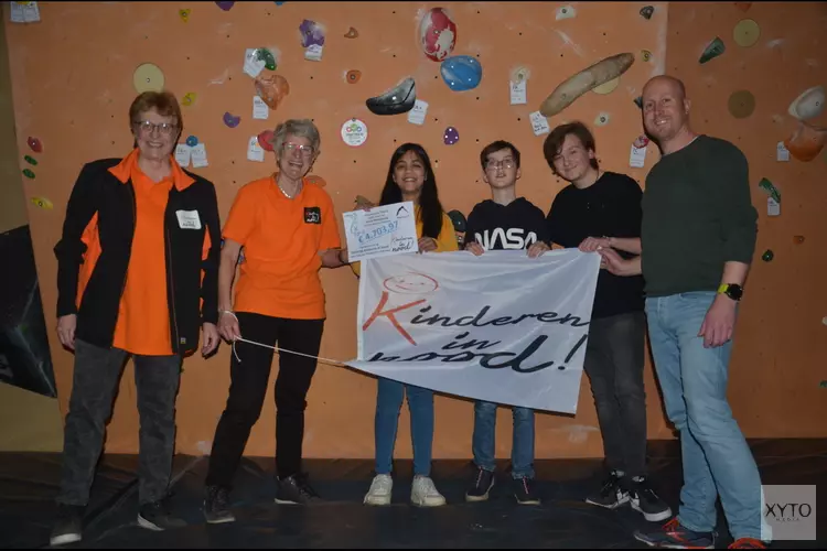 Klimmende kinderen halen bij klimhal Rock Steady 4.700 euro op voor Oekraïne