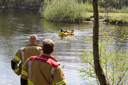 Hondje komt na zwemtochtje vast op eiland in Blaricum