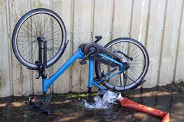 Schuurbrand door elektrische fiets in Naarden