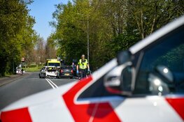 Vier auto's botsen op doorgaande weg in Hilversum