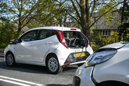 Vier auto's botsen op doorgaande weg in Hilversum