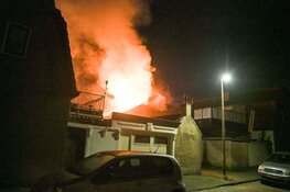 Uitslaande brand op zolder van woning in Bussum
