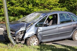Onwel geworden automobilist krijgt ongeluk in Huizen