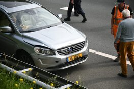 Kopstaart-botsing op A1 bij Laren, één gewonde