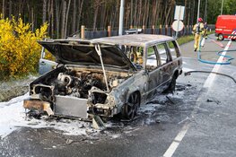 Auto in brand op afrit Hilversum