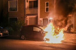 Auto door brand verwoest in Hilversum
