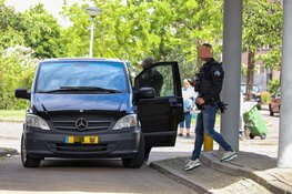 Drie personen uit woning gehaald in Huizen