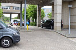 Drie personen uit woning gehaald in Huizen