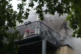 Uitslaande brand in flat in Huizen