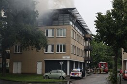 Uitslaande brand in flat in Huizen