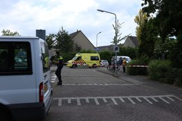 Verdachte brand in Huizen, één persoon raakt gewond