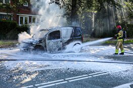 Bestelbus door brand verwoest in Bussum