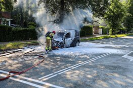 Bestelbus door brand verwoest in Bussum