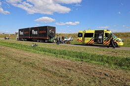 Motorrijder aangereden door vrachtwagen