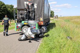 Motorrijder aangereden door vrachtwagen