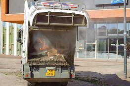Lading van veegwagen in brand op Hilversumse markt