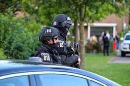 Politie met geweren in woonwijk Huizen vanwege serieuze dreiging