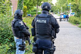 Politie met geweren in woonwijk Huizen vanwege serieuze dreiging